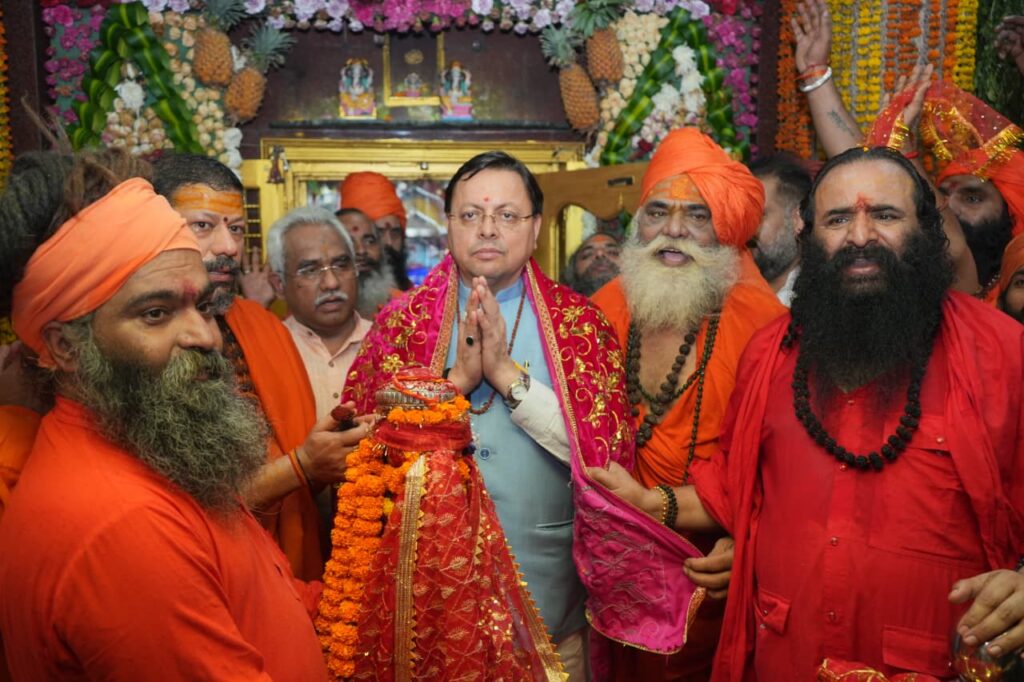 मुख्यमंत्री धामी ने किया पवित्र छड़ी यात्रा का शुभारंभ