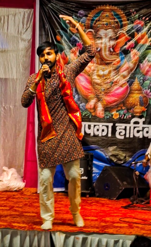 श्री गणेश महोत्सव में आलोक श्रीवास्तव के भजनों से झूम उठा पंडाल