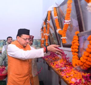 मुख्यमंत्री धामी ने मसूरी गोलीकांड शहीदों को अर्पित की श्रद्धांजलि