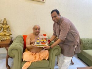 बीकेटीसी अध्यक्ष हेमंत द्विवेदी ने जगद्गुरु शंकराचार्य स्वामी राज राजेश्वराश्रम जी महाराज से लिया आशीर्वाद
