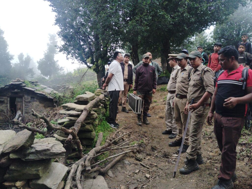 भालू के आतंक पर काबू पाने के लिए प्रशासन और वन विभाग का संयुक्त अभियान