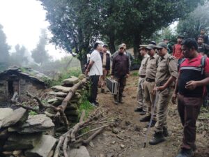 भालू के आतंक पर काबू पाने के लिए प्रशासन और वन विभाग का संयुक्त अभियान