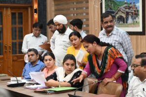 क्लेक्ट्रेट में सोमवार को लगा जनता दरबार, सुनी 125 लोगों की समस्याएं