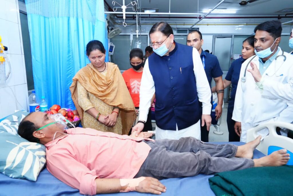 मुख्यमंत्री ने दून अस्पताल में भर्ती वरिष्ठ पत्रकार मोहन भुलानी का हालचाल जाना