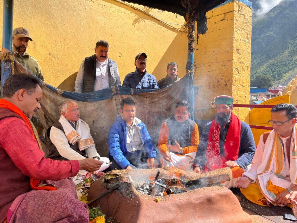 प्रधानमंत्री के जन्मदिन पर बदरीनाथ-केदारनाथ धाम में विशेष पूजा-अर्चना