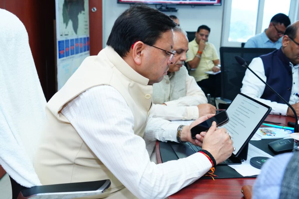 मुख्यमंत्री ने सचिव आपदा प्रबंधन एवं पुनर्वास से ली चमोली में अतिवृष्टि से हुए नुकसान की जानकारी