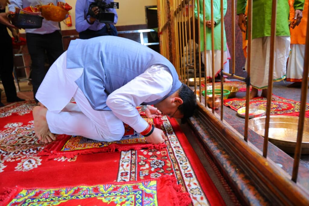 आपदा से जूझ रहे प्रदेश के लिए मां धारी देवी से आशीर्वाद लेने पहुंचे सीएम धामी