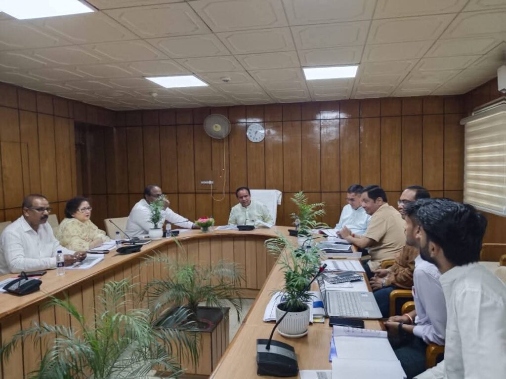 सहकारी समितियों में शीघ्र होगी 279 कैडर सचिवों की भर्तीः डॉ. धन सिंह रावत