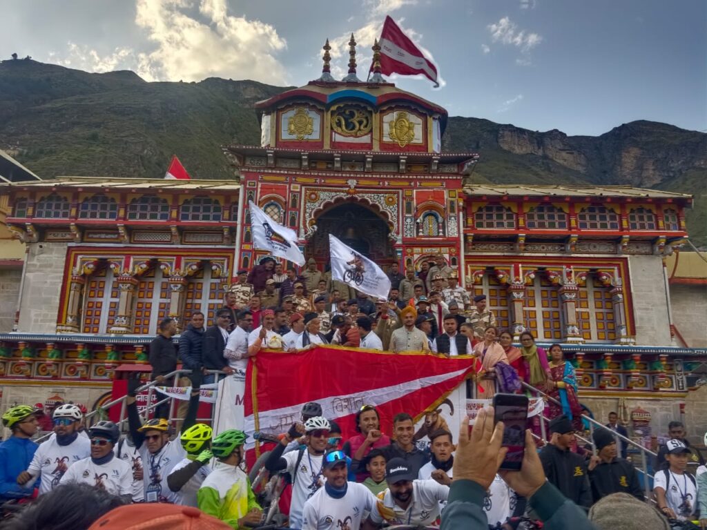 बदरीनाथ धाम दर्शन को पहुंचे पूर्व मुख्यमंत्री भगत सिंह कोश्यारी