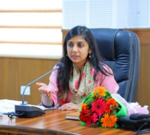 जिलाधिकारी ने निष्क्रिय समितियों को हटाने और ऋण वसूली पर दिए कड़े निर्देश