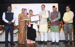 मुख्यमंत्री और कैबिनेट मंत्री ने वितरित किए तीलू रौतेली पुरस्कार