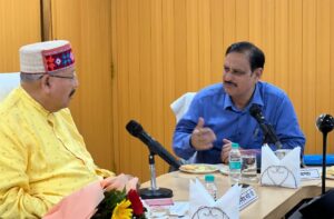 कैबिनेट मंत्री महाराज ने की भारत-नेपाल सीमा पर कराये जा रहे कार्यों की समीक्षा बैठक, दिए ये निर्देश