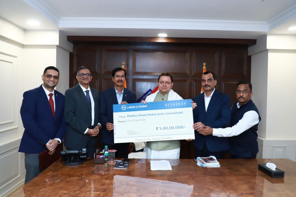 एल.एंड.टी. के प्रतिनिधिमंडल ने प्रभावित की सहायता के लिए पांच करोड़ मुख्यमंत्री राहत कोष में दिए