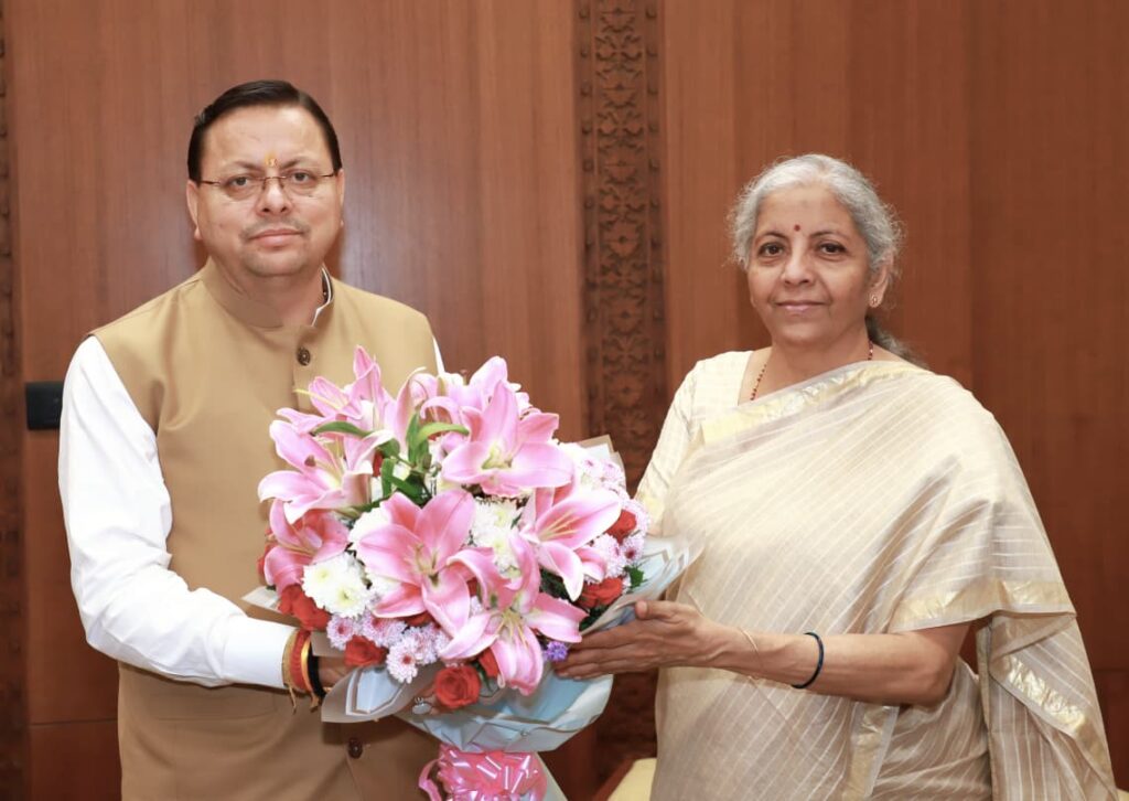 मुख्यमंत्री ने केंद्रीय वित्त मंत्री से की मुलाकात, राज्य से संबंधित विभिन्न महत्वपूर्ण विषयों पर की चर्चा