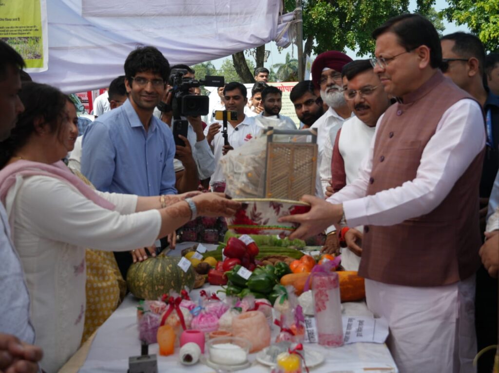 मुख्यमंत्री ने पंतनगर विश्वविद्यालय की नवीन दलहनी प्रजातियों का लोकार्पण और “पंतनगर प्रवाह” पुस्तक का किया विमोचन