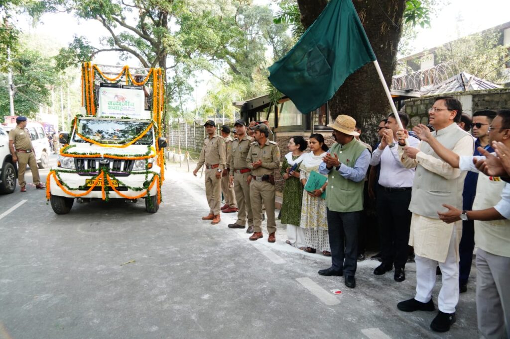 वन्यजीव सप्ताह के शुभारंभ पर मुख्यमंत्री ने बाइक रैली को हरी झंडी दिखाकर किया रवाना