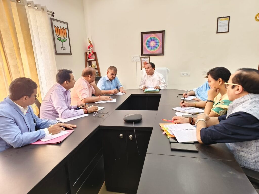 जनपदों से तलब की निःशुल्क पाठ्य पुस्तक वितरण की रिपोर्ट, विभागीय मंत्री ने शिक्षा महानिदेशक को दिये निर्देश