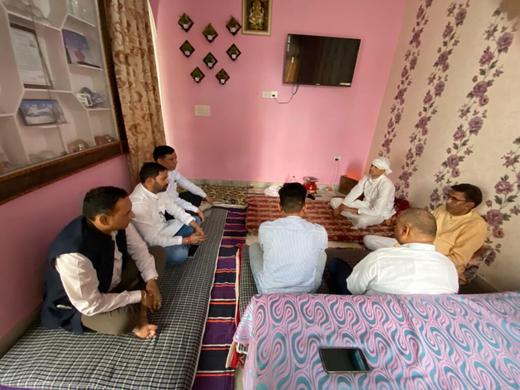 दिवंगत पत्रकार राजीव प्रताप के परिजनों से मिले सूचना महानिदेशक, हर संभव मदद का दिया आश्वासन