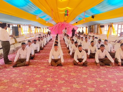 राष्ट्रीय स्वयंसेवक संघ (आरएसएस) शताब्दी वर्ष के अवसर पर बदरीनाथ धाम में संघ का भव्य पथ संचलन आयोजित