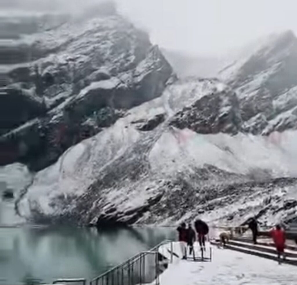 उत्तराखंड में मौसम का मिजाज बदला, अक्टूबर में एहसास हुआ दिसंबर जैसी सर्दी 