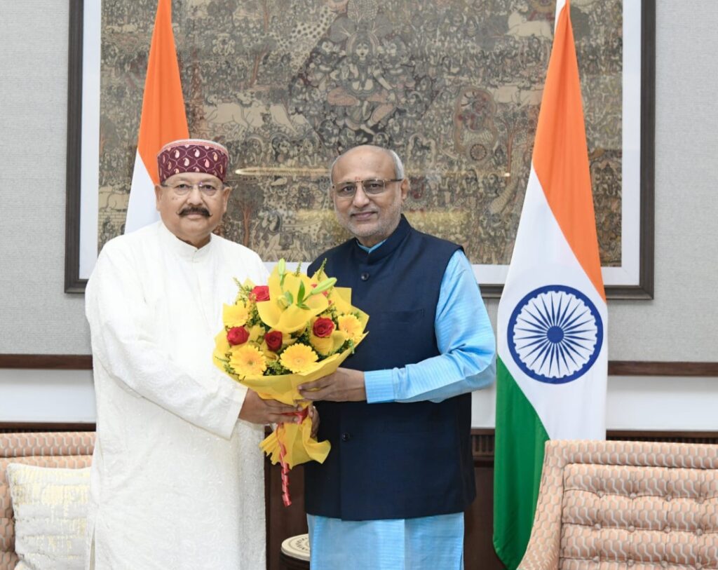 महाराज ने की उपराष्ट्रपति से मुलाकात, उत्तराखंड आने का दिया न्यौता