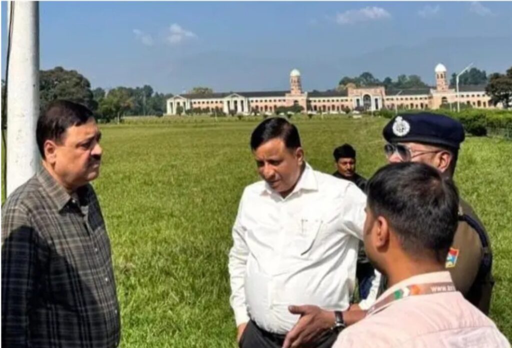 दून में पीएम का प्रस्तावित कार्यक्रम, आयुक्त गढ़वाल ने व्यवस्थाओं का लिया जायजा