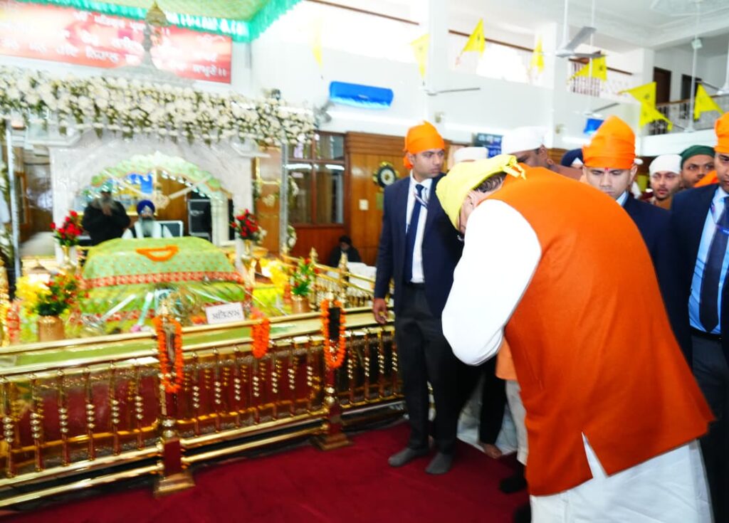 मुख्यमंत्री धामी ने रेसकोर्स श्री गुरुद्वारा साहिब में मत्था टेका