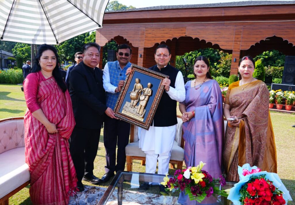 सीएम की अध्यक्षता में IAS अधिकारियों की अनौपचारिक बैठक आयोजित