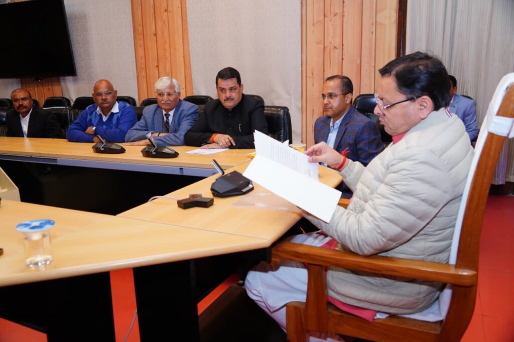 मुख्यमंत्री से अध्यक्ष संघर्ष समिति बार एसोसिएशन देहरादून के पदाधिकारियों ने की भेंट