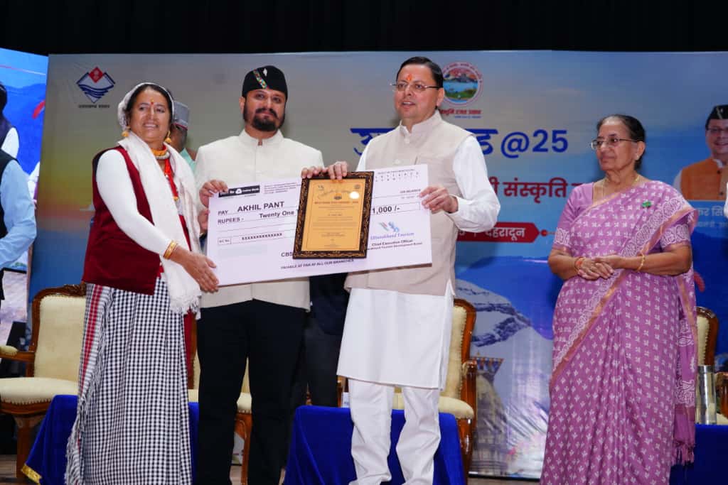 मुख्यमंत्री ने राज्यभर के एस्ट्रो टूर गाइड एवं टूर मैनेजर को किया सम्मानित 