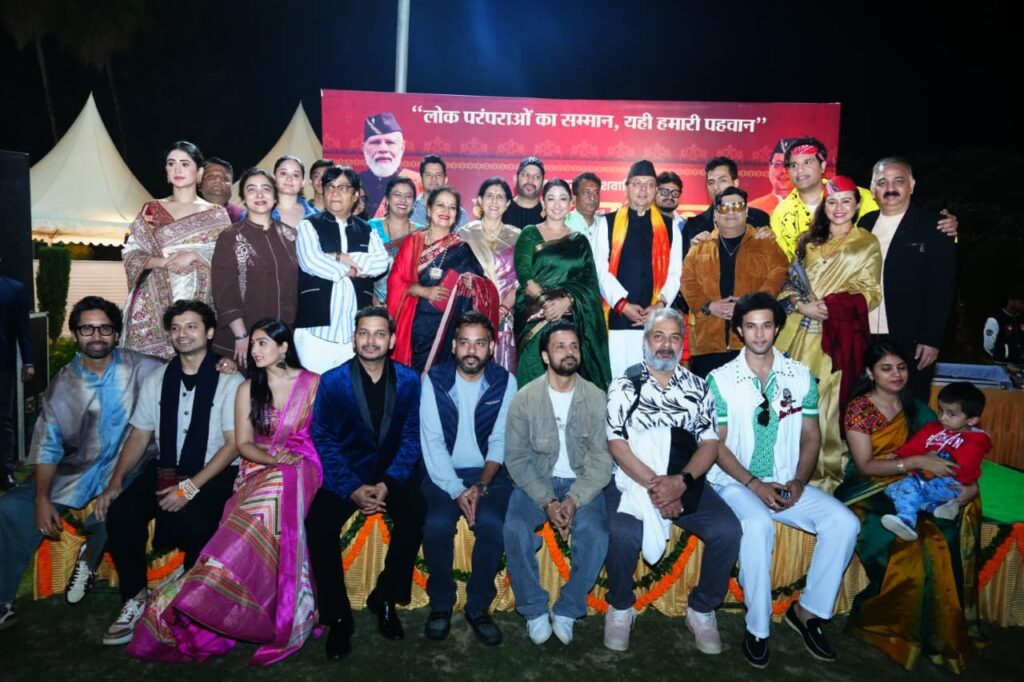 लोकपर्व इगास पर कलाकारों ने मुख्यमंत्री से की मुलाकात