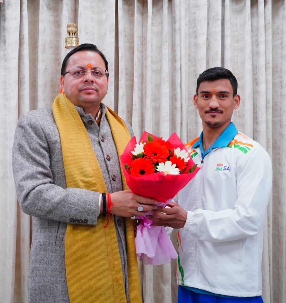 मुख्यमंत्री से बॉक्सर पवन बर्त्वाल ने की शिष्टाचार भेंट