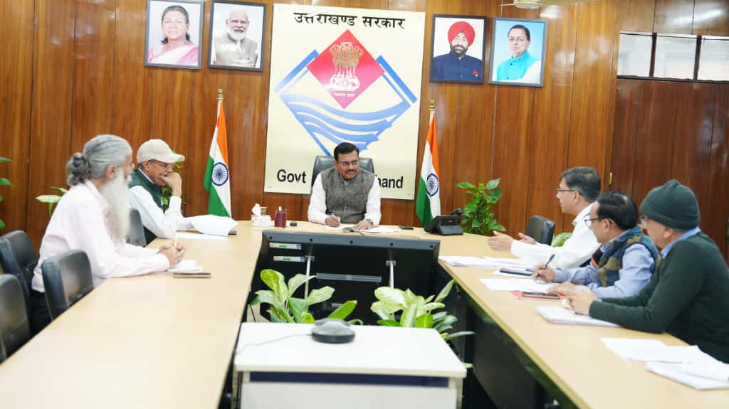 मुख्यमंत्री घोषणाओं की प्रोएक्टिव निगरानी करें अधिकारी: मुख्य सचिव