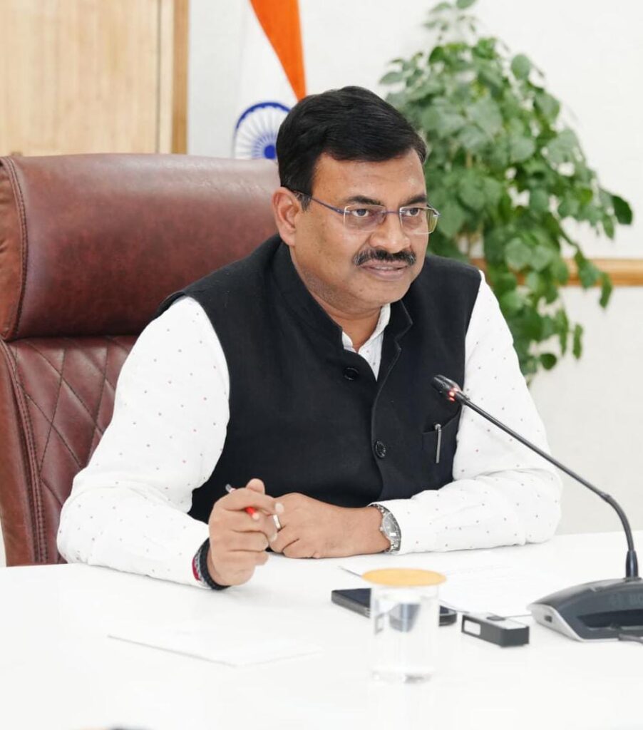 मुख्य सचिव ने भूमि के क्रय-विक्रय का वर्चुअल रजिस्ट्रेशन करने के संबंध में की समीक्षा बैठक