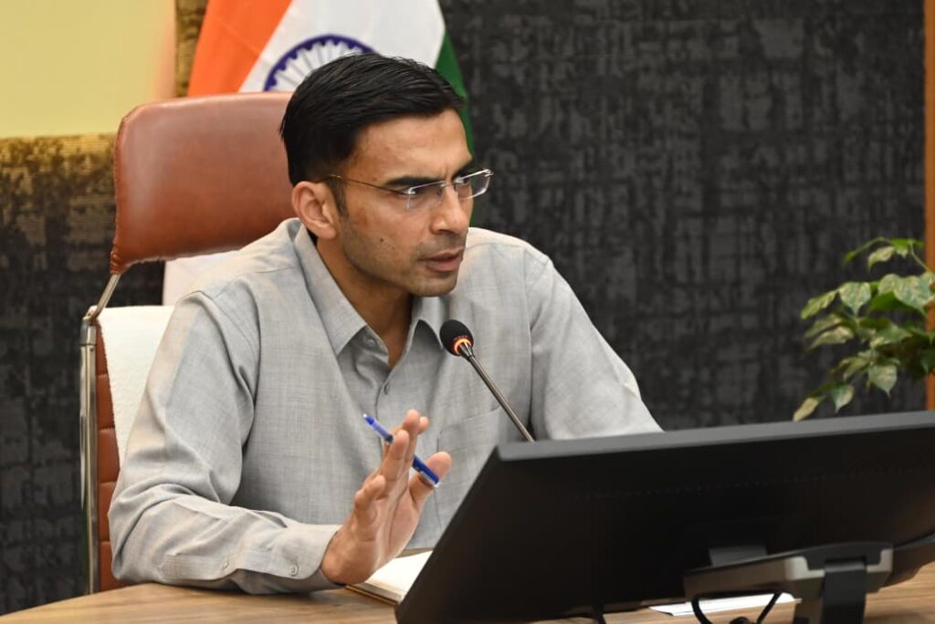 स्कूल प्रबन्धन ने टीसी देने से की आनाकानी, डीएम तक पंहुचा मामला तो दो दिन में जारी हुई टीसी, फीस माफ