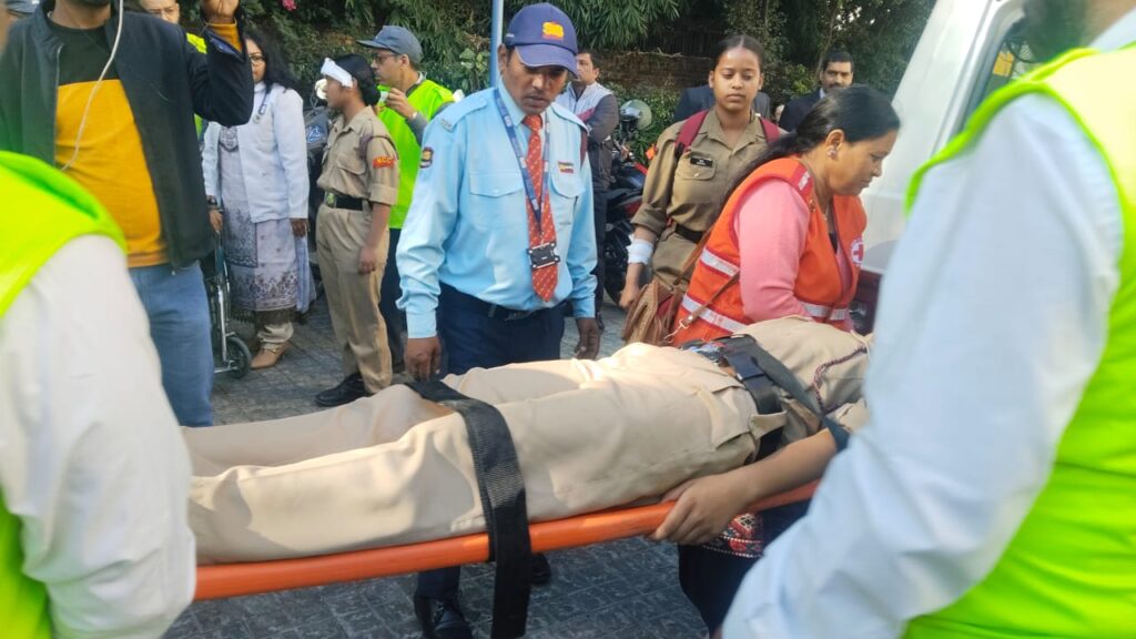 देहरादून में 10 जगहों पर हुई मॉक ड्रिल, सीखा भूकंप से बचने का तरीका