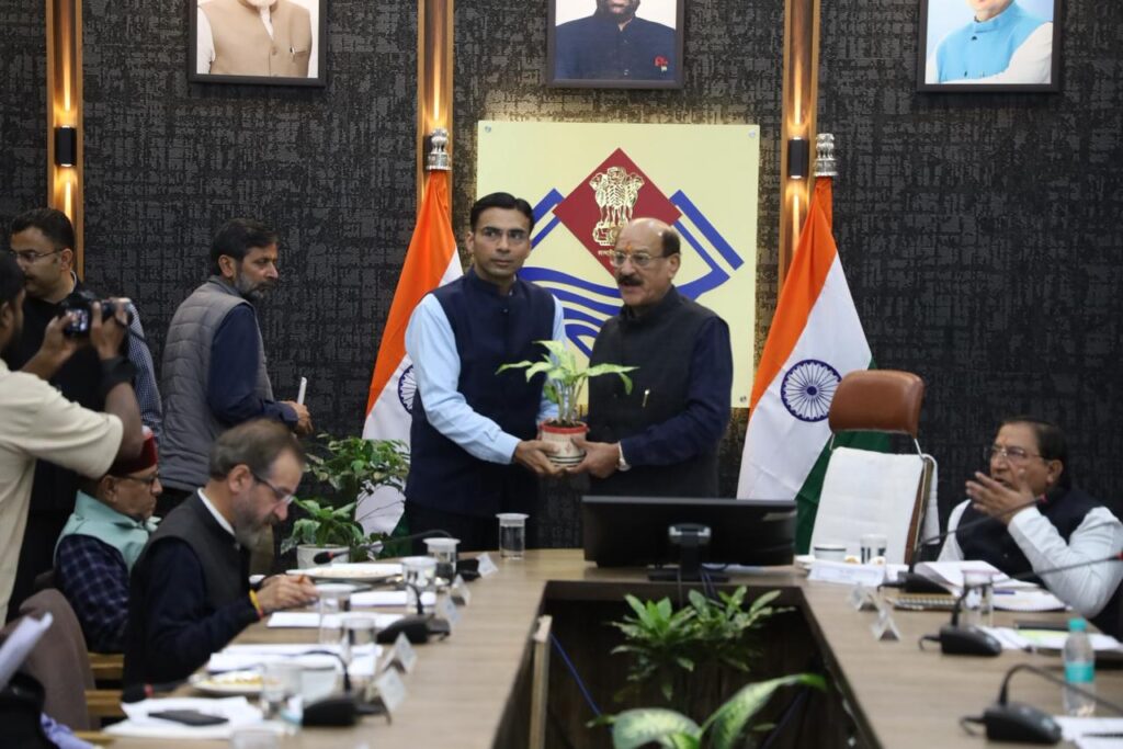 प्रभारी मंत्री सुबोध उनियाल ने ली जिला योजना की समीक्षा बैठक