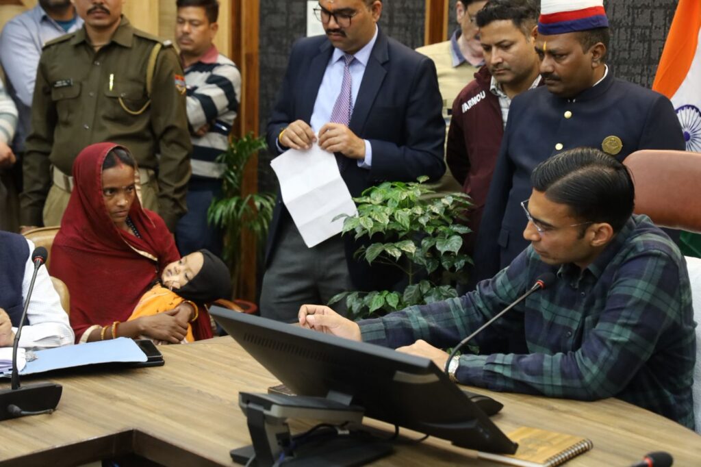 डीएम के निर्देश पर गंभीर रोग से ग्रसित दो वर्षीय अमन का हो रहा उपचार