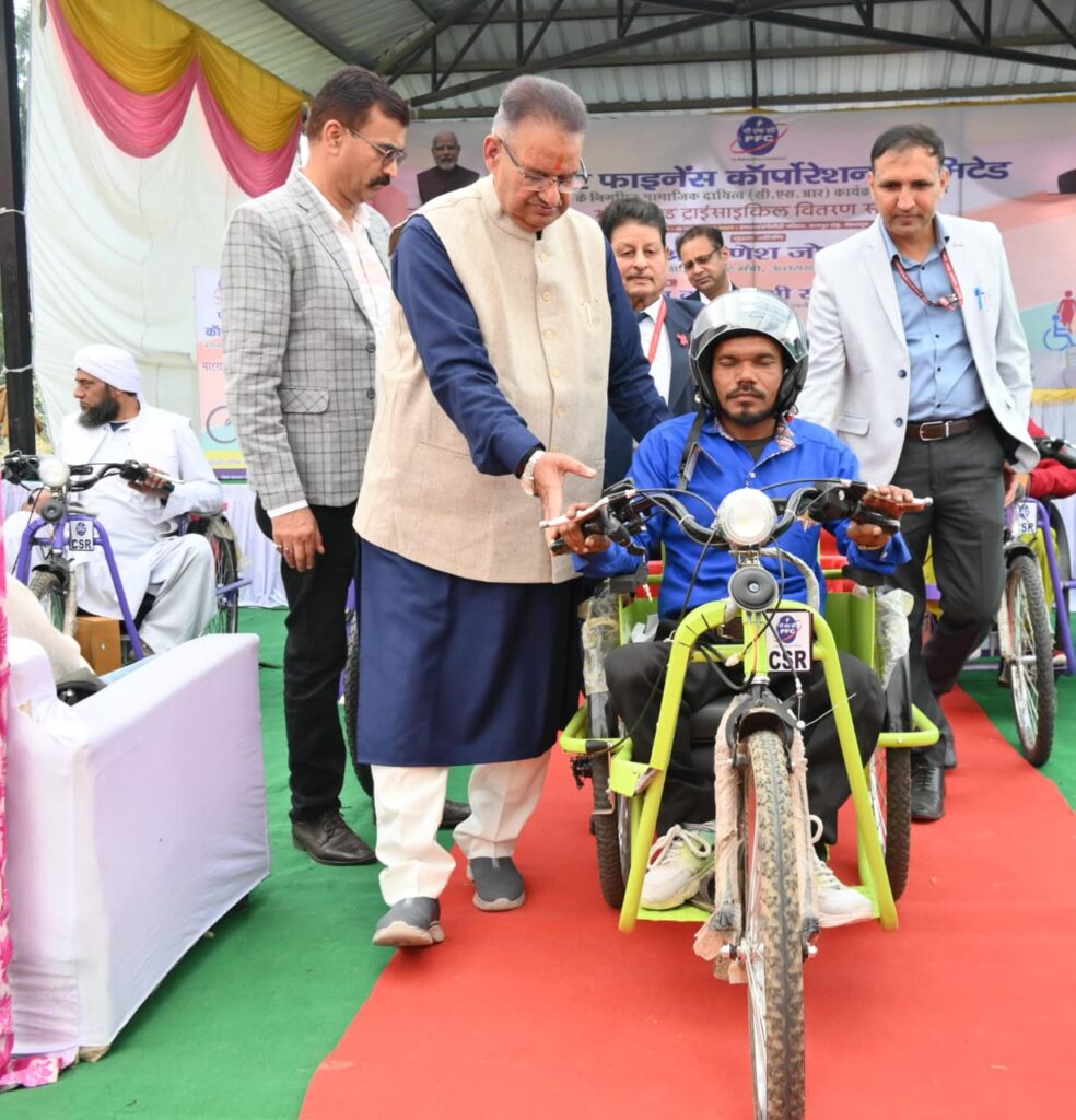 कैबिनेट मंत्री जोशी ने दिव्यांगजनों को 169 निशुल्क मोटराइज्ड ट्राईसाइकिलों किया वितरण