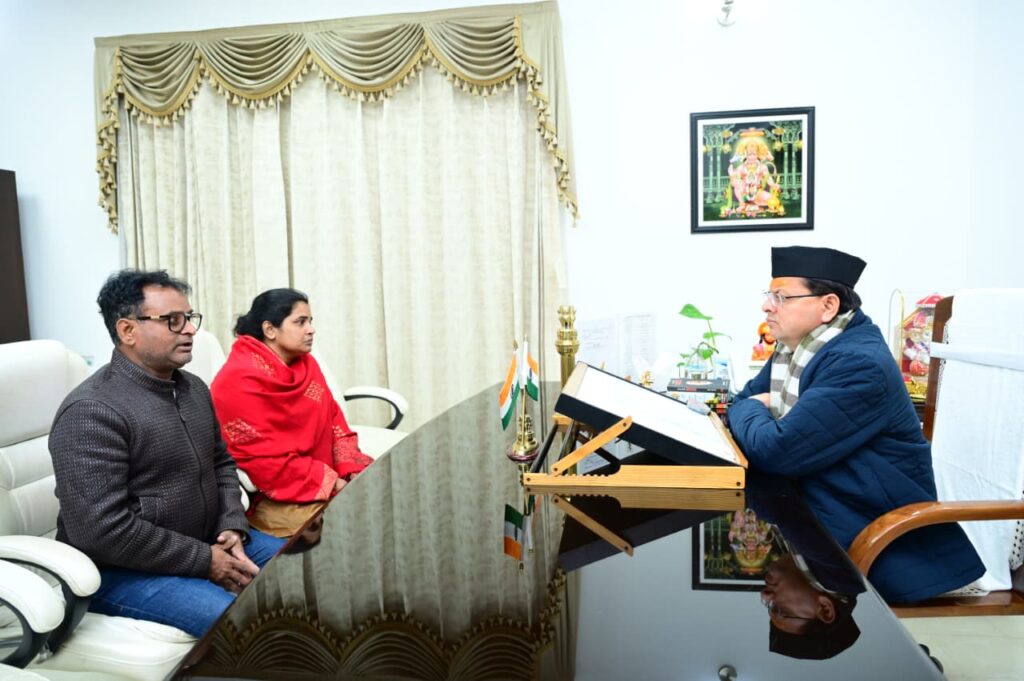 दिवंगत पत्रकार पंकज मिश्रा की पत्नी व उनके भाई अरविंद मिश्रा ने मुख्यमंत्री से की भेंट