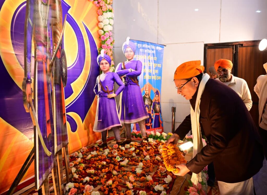 मुख्यमंत्री ने मल्लीताल स्थित गुरुद्वारे में पहुंचकर माथा टेका
