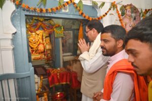 मुख्यमंत्री ने दक्षेश्वर महादेव मंदिर में की पूजा-अर्चना, सिद्धपीठ हनुमानगढ़ी मंदिर कें भी किए दर्शन