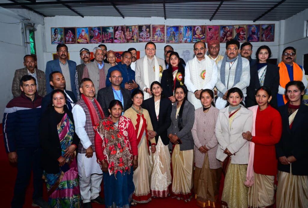 सरस्वती शिशु मंदिर ताड़ीखेत में मुख्यमंत्री का विद्यार्थियों से संवाद