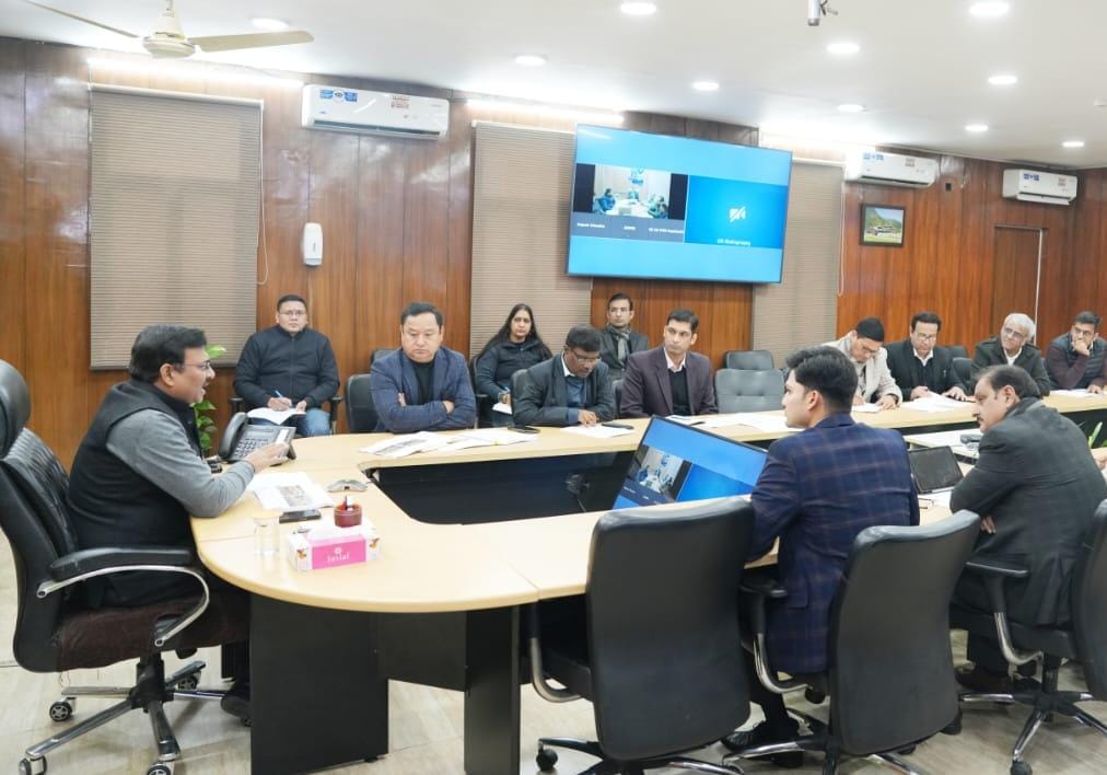 मुख्य सचिव ने जिलाधिकारियों के साथ की बैठक