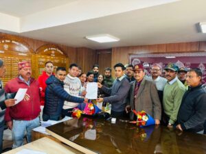 देवभूमि उद्योग व्यापार मंडल के नेतृत्व में अन्य संगठनों ने डीएम से भेंट कर जनहित की समस्याओं को लेकर ज्ञापन सौपा