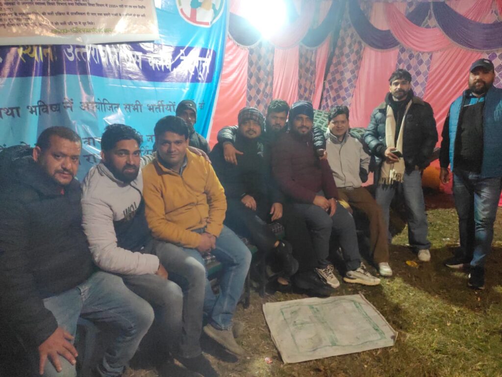 देहरादून: बेरोजगार नर्सिंग अधिकारियों का धरना आठवें दिन भी जारी