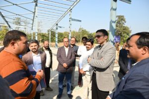 पर्यावरण संरक्षण की पहल: लाल पानी में निर्माणधीन एकीकृत ठोस अपशिष्ट प्लांट का डीएम ने किया स्थलीय निरीक्षण