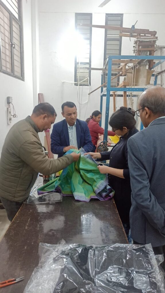 महानिदेशक वंन्दना ने रेशम निदेशालय देहरादून का किया निरीक्षण, संचालित विभिन्न योजनाओं की ली जानकारी