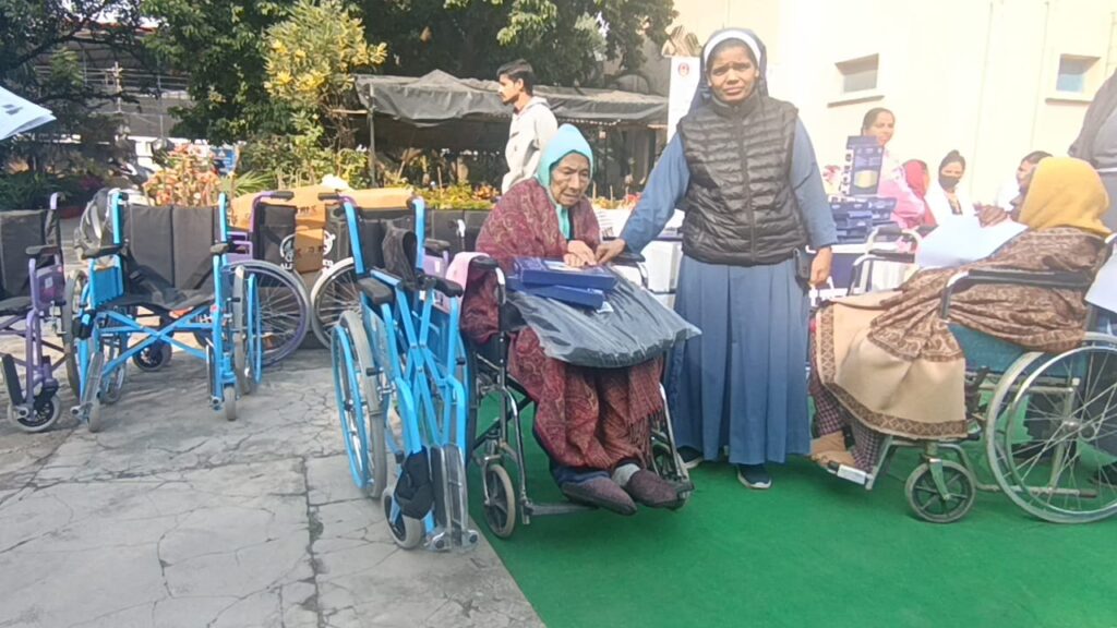 समाज कल्याण विभाग ने 136 सहायक उपकरण किए निशुल्क वितरित