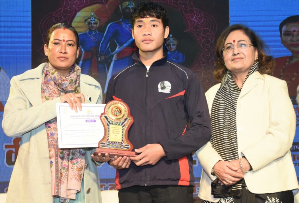 हर बच्चे का आदर्श बने शहीद साहिबजादे : रेखा आर्या